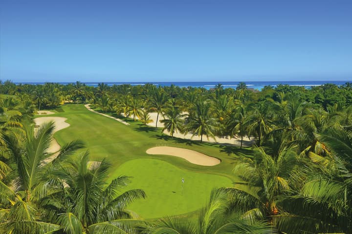 Paradis Beachcomber Golf Resort & Spa