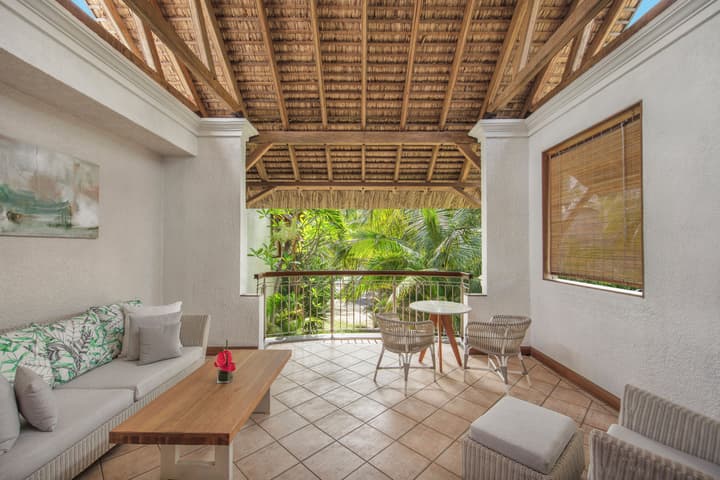 Paradis Beachcomber Golf Resort & Spa