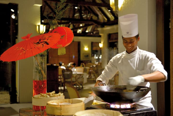 Paradis Beachcomber Golf Resort & Spa