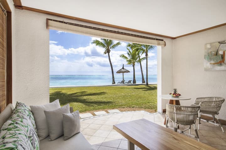 Paradis Beachcomber Golf Resort & Spa