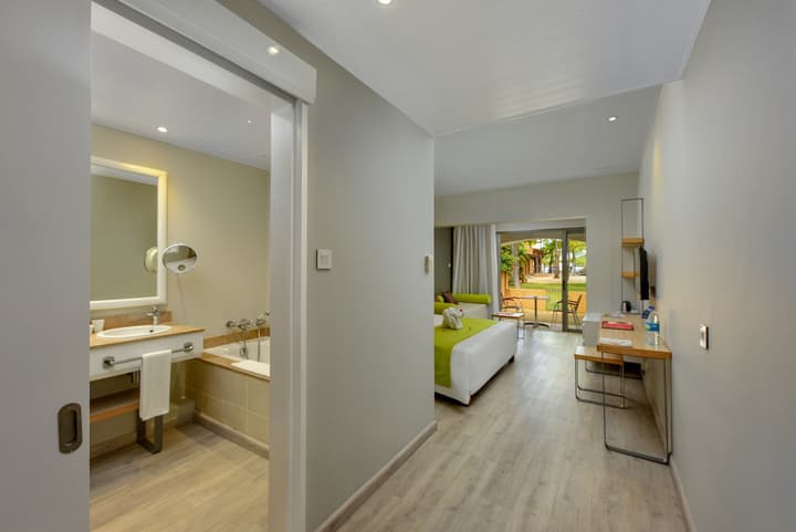 Mauricia Beachcomber Resort & Spa