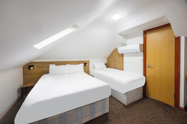 Arinza Hotel, London Ilford