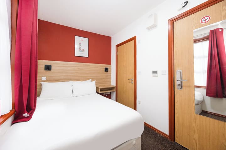 Arinza Hotel, London Ilford