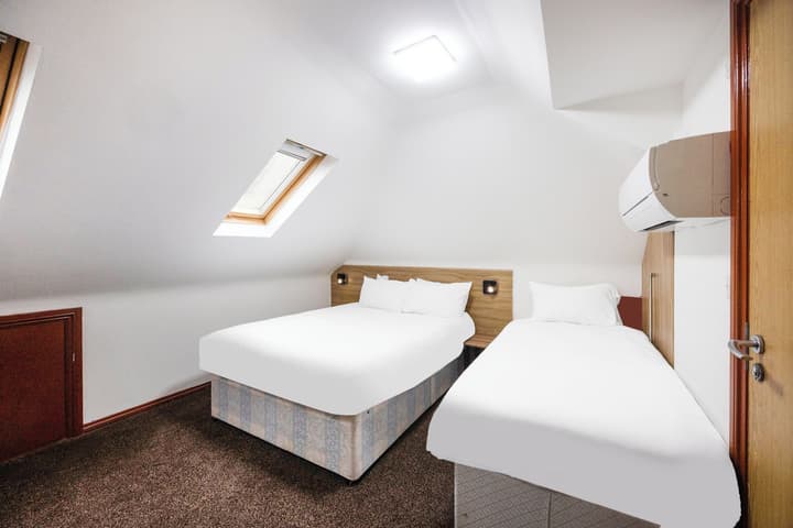 Arinza Hotel, London Ilford