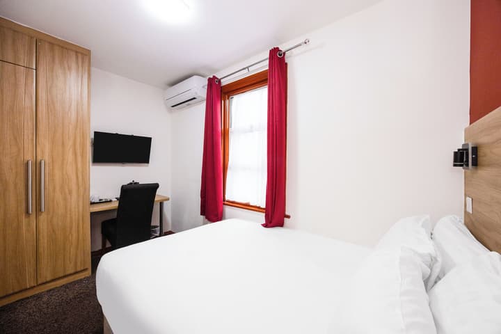 Arinza Hotel, London Ilford