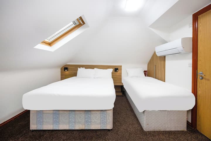 Arinza Hotel, London Ilford