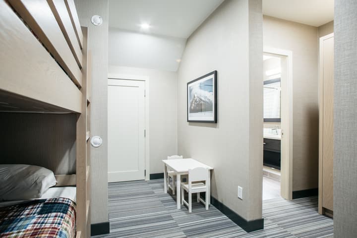 Mountaineer Lodge