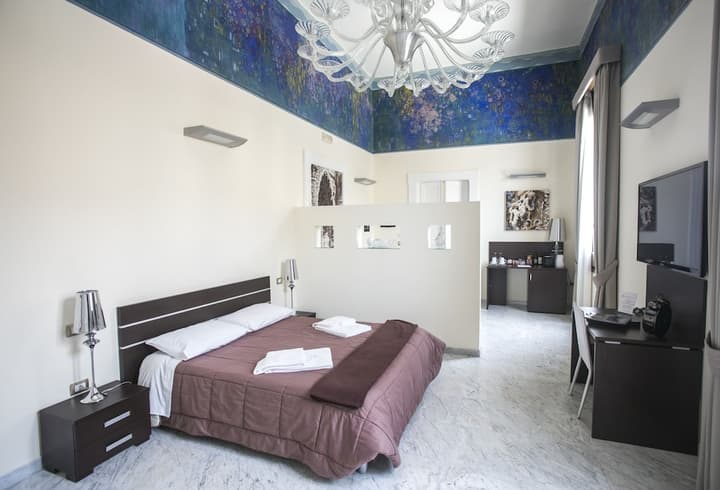 Apollo Suites