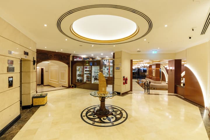 Luxe Avenue Hotel