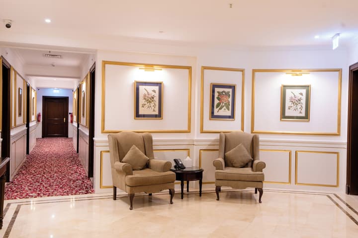 Luxe Avenue Hotel