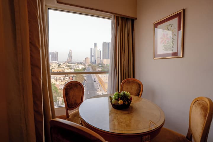 Luxe Avenue Hotel