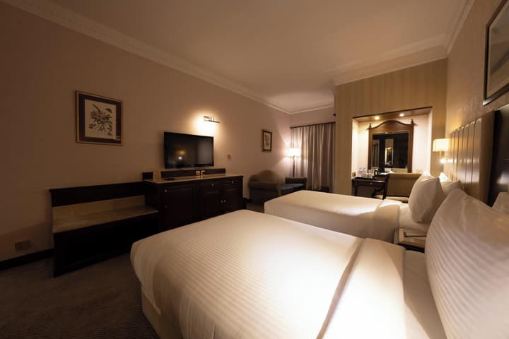 Luxe Avenue Hotel