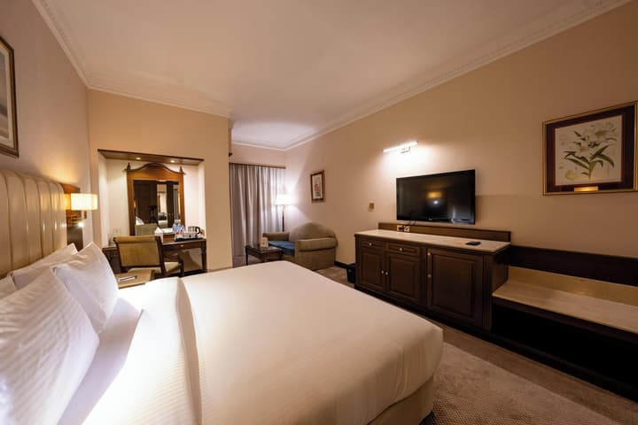 Luxe Avenue Hotel