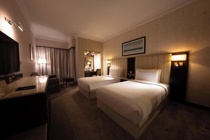 Luxe Avenue Hotel