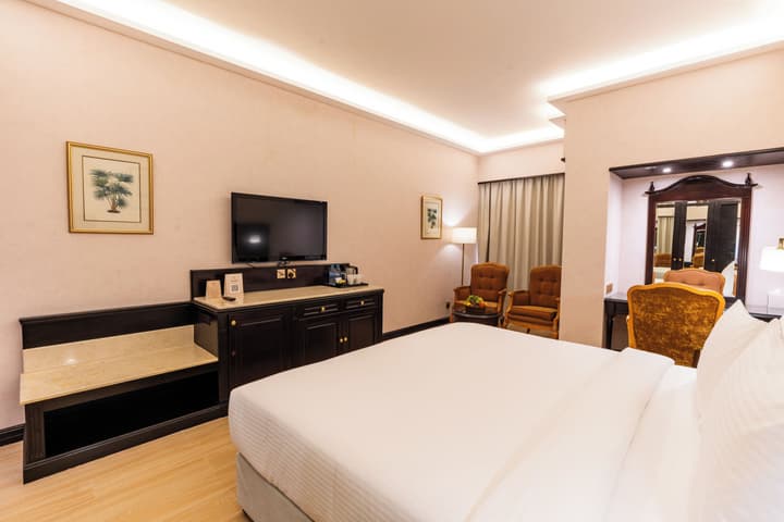 Luxe Avenue Hotel