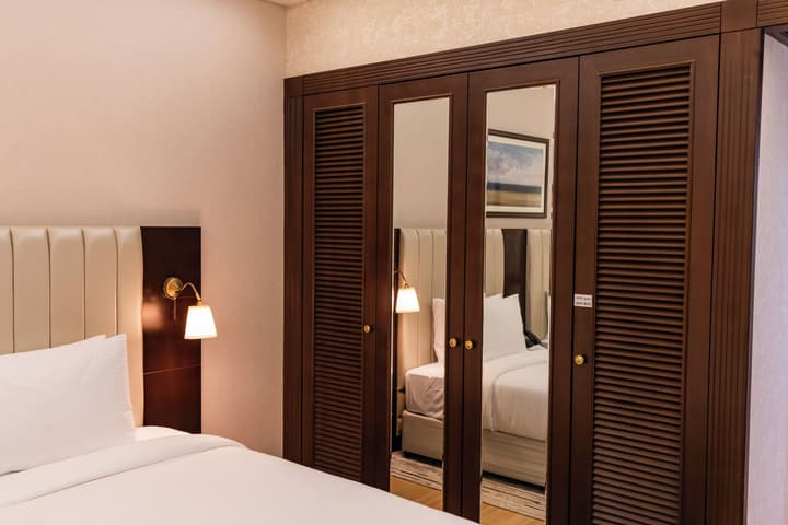 Luxe Avenue Hotel