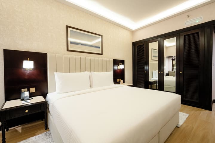 Luxe Avenue Hotel