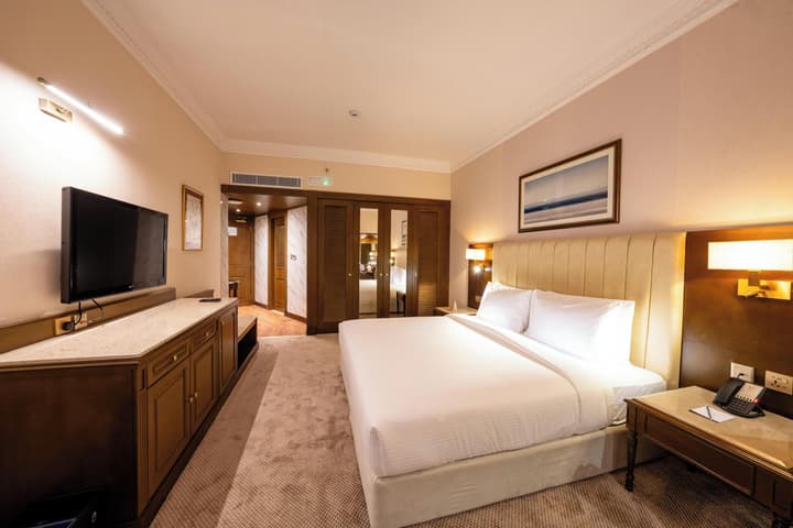 Luxe Avenue Hotel