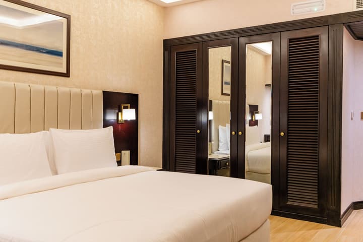 Luxe Avenue Hotel