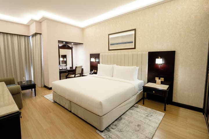 Luxe Avenue Hotel