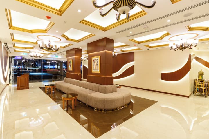 Luxe Avenue Hotel