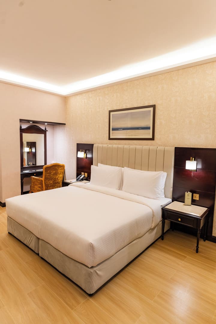 Luxe Avenue Hotel