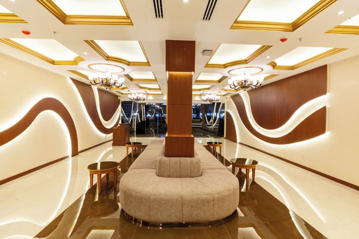 Luxe Avenue Hotel