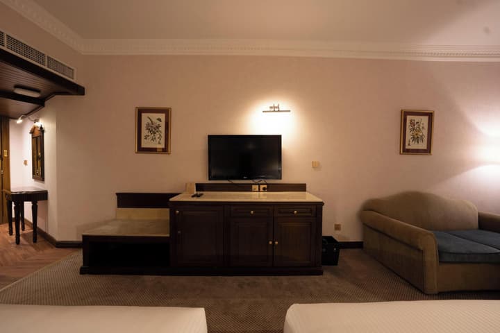 Luxe Avenue Hotel