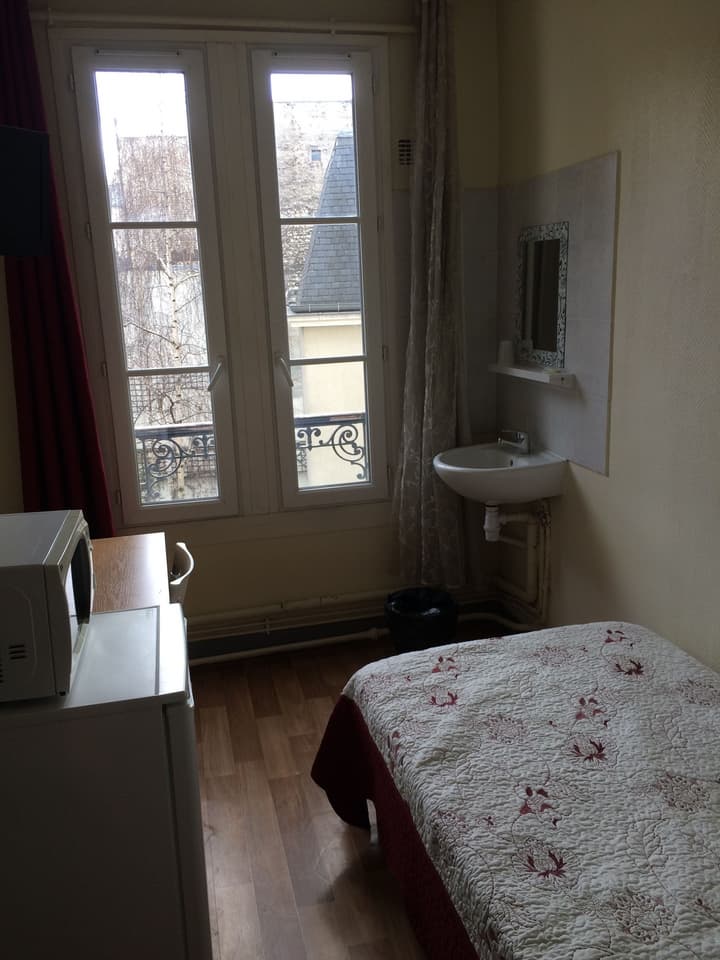Au Royal Mad Hotel