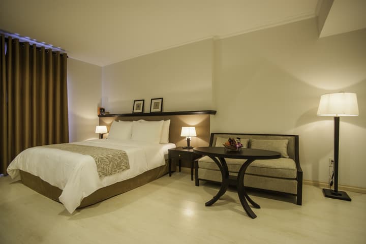 The Alcove Library Hotel