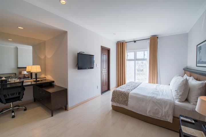 The Alcove Library Hotel