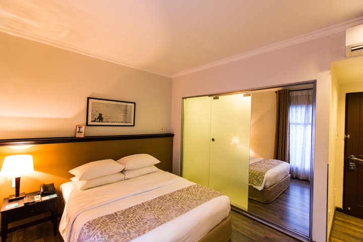 The Alcove Library Hotel