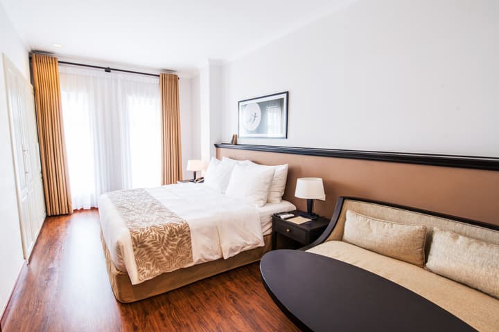 The Alcove Library Hotel