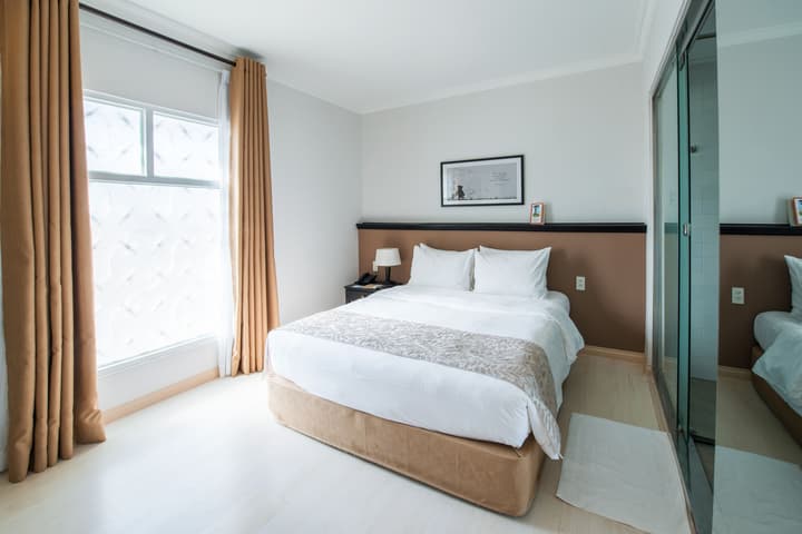 The Alcove Library Hotel