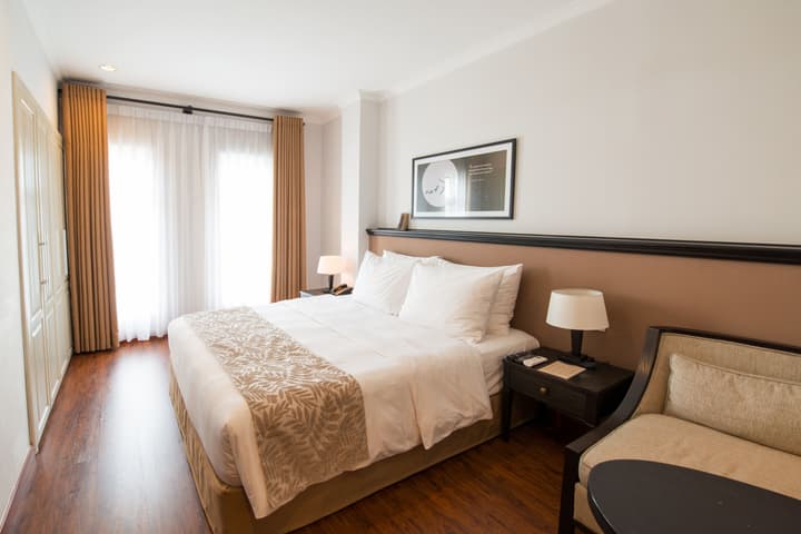 The Alcove Library Hotel