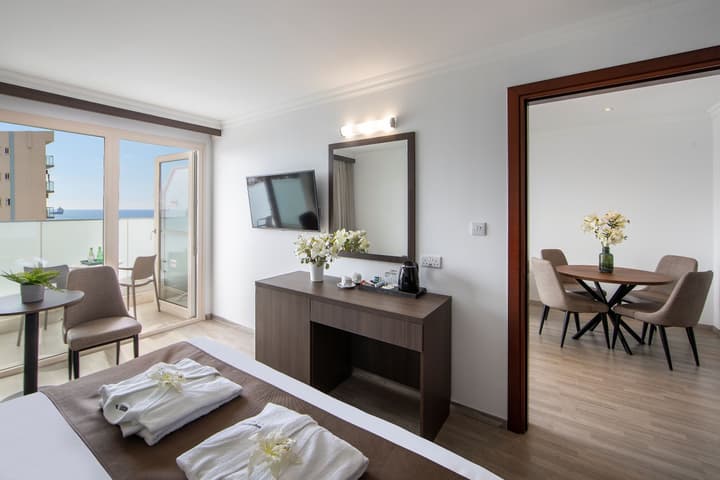 Kapetanios Limassol Hotel