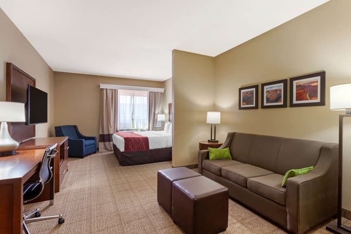 Comfort Inn & Suites Page at Lake Powell