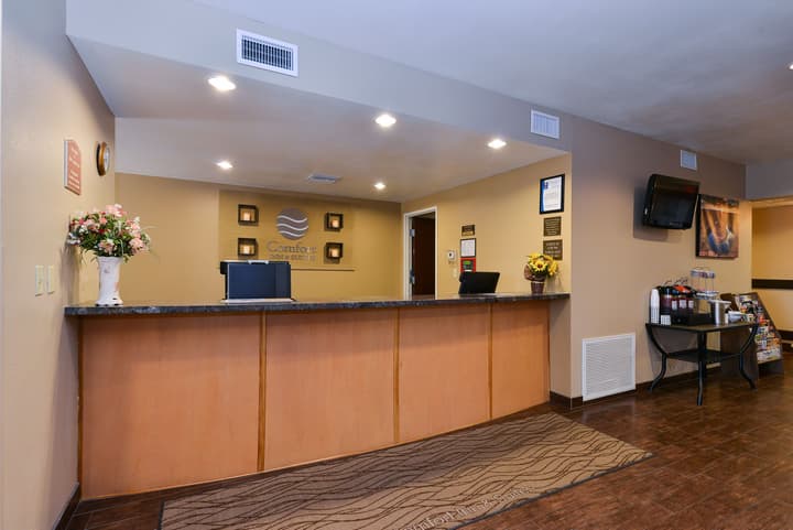 Comfort Inn & Suites Page at Lake Powell