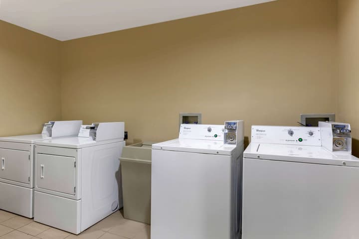 Comfort Inn & Suites Page at Lake Powell