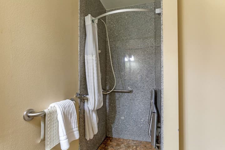 Comfort Inn & Suites Page at Lake Powell