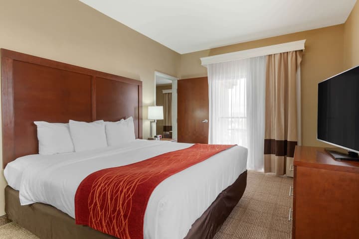 Comfort Inn & Suites Page at Lake Powell
