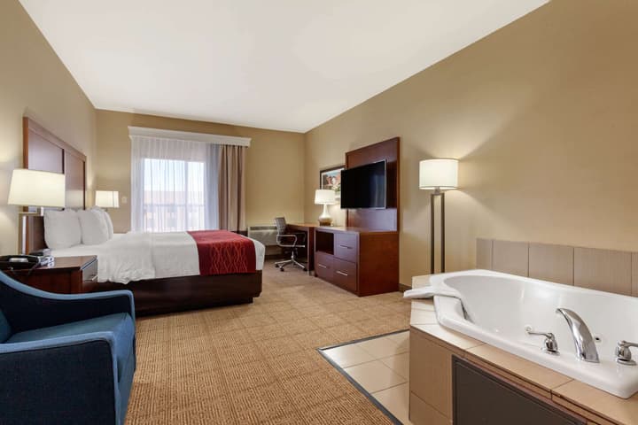 Comfort Inn & Suites Page at Lake Powell