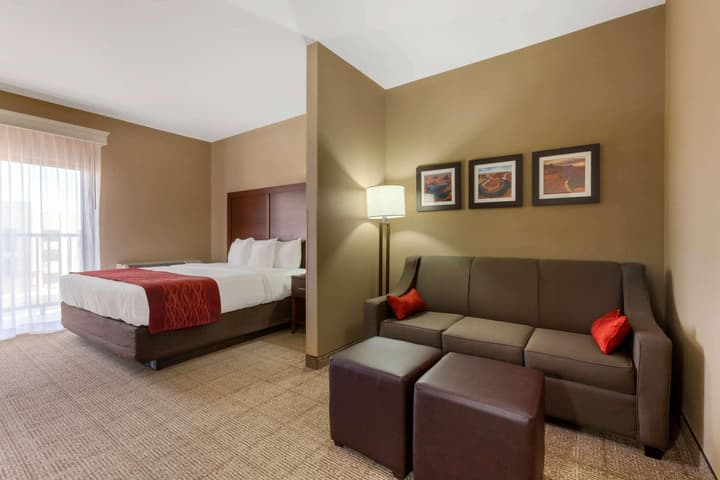 Comfort Inn & Suites Page at Lake Powell