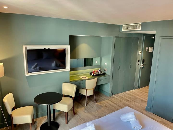 Axiom Park Hotel