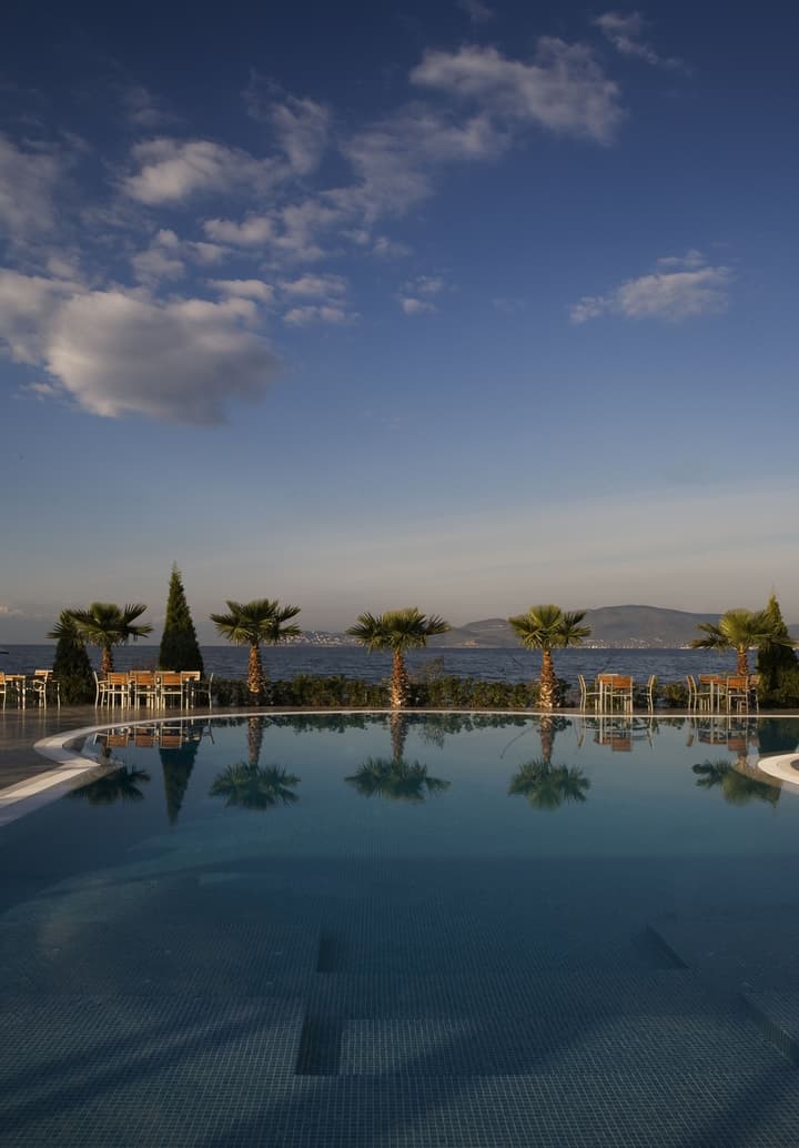 Valis Resort