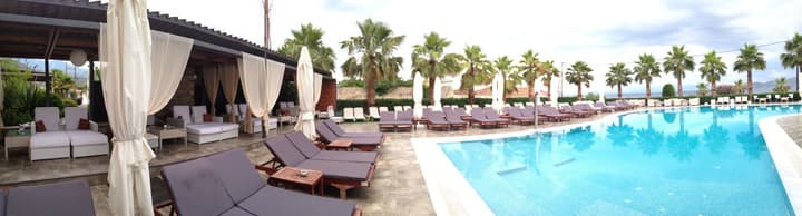 Valis Resort