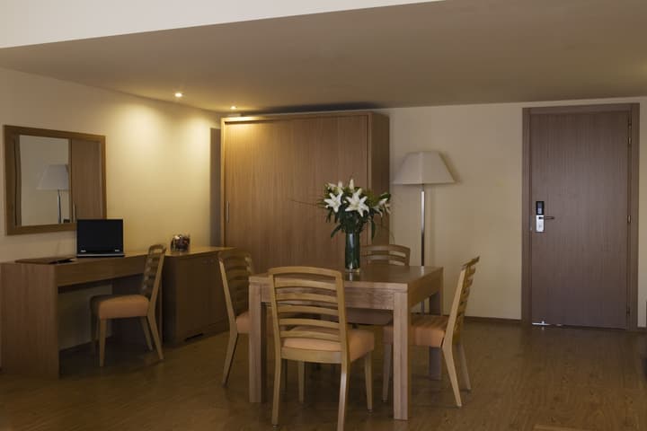 Valis Resort