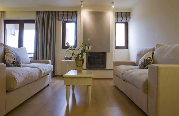 Valis Resort