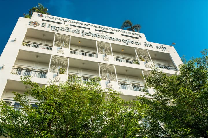 Frangipani Royal Palace Hotel