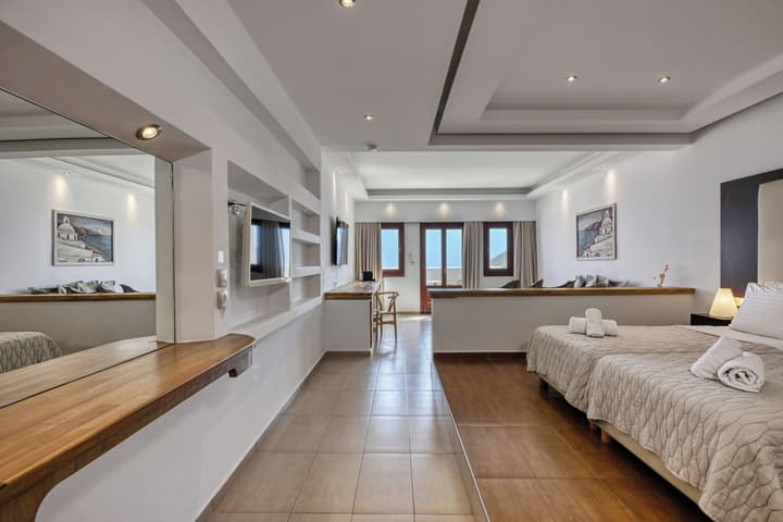 Splendour Hotel and Suites